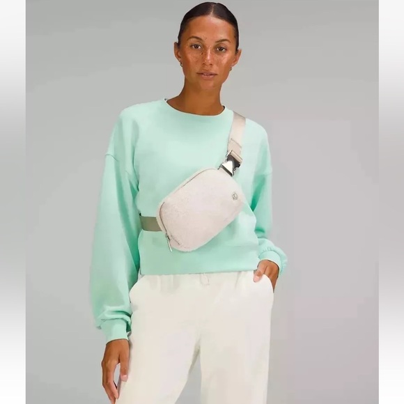 NWT! Lululemon! Everywhere Fleece Belt Bag in Natural Ivory Trench - Picture 4 of 16